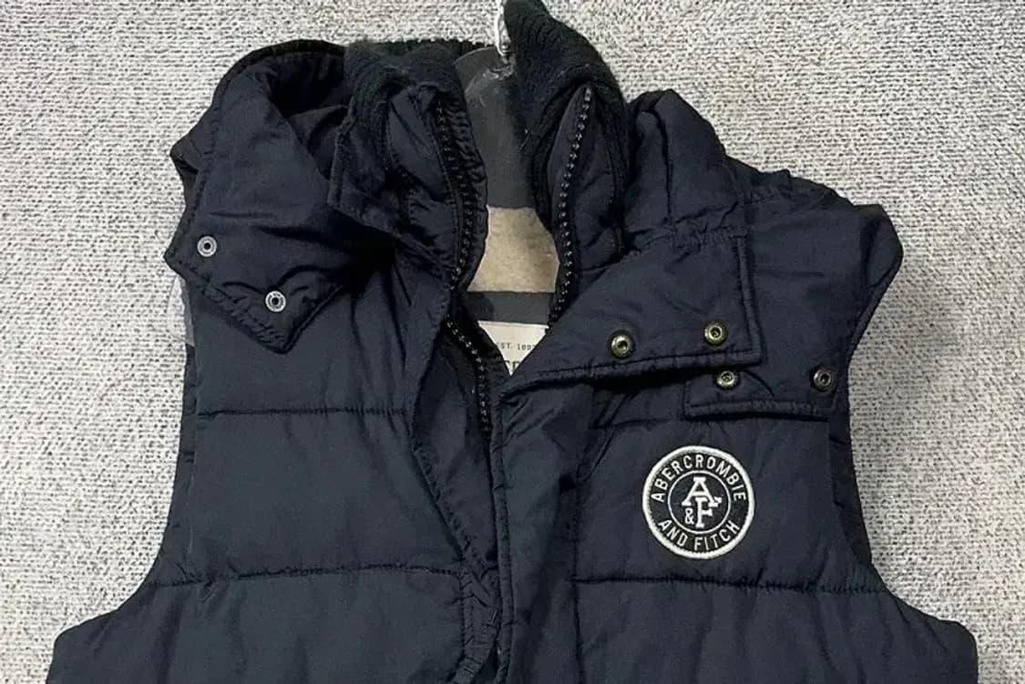 아베크롬비 네이비 자수 로고 패딩 조끼 S 상품이미지3