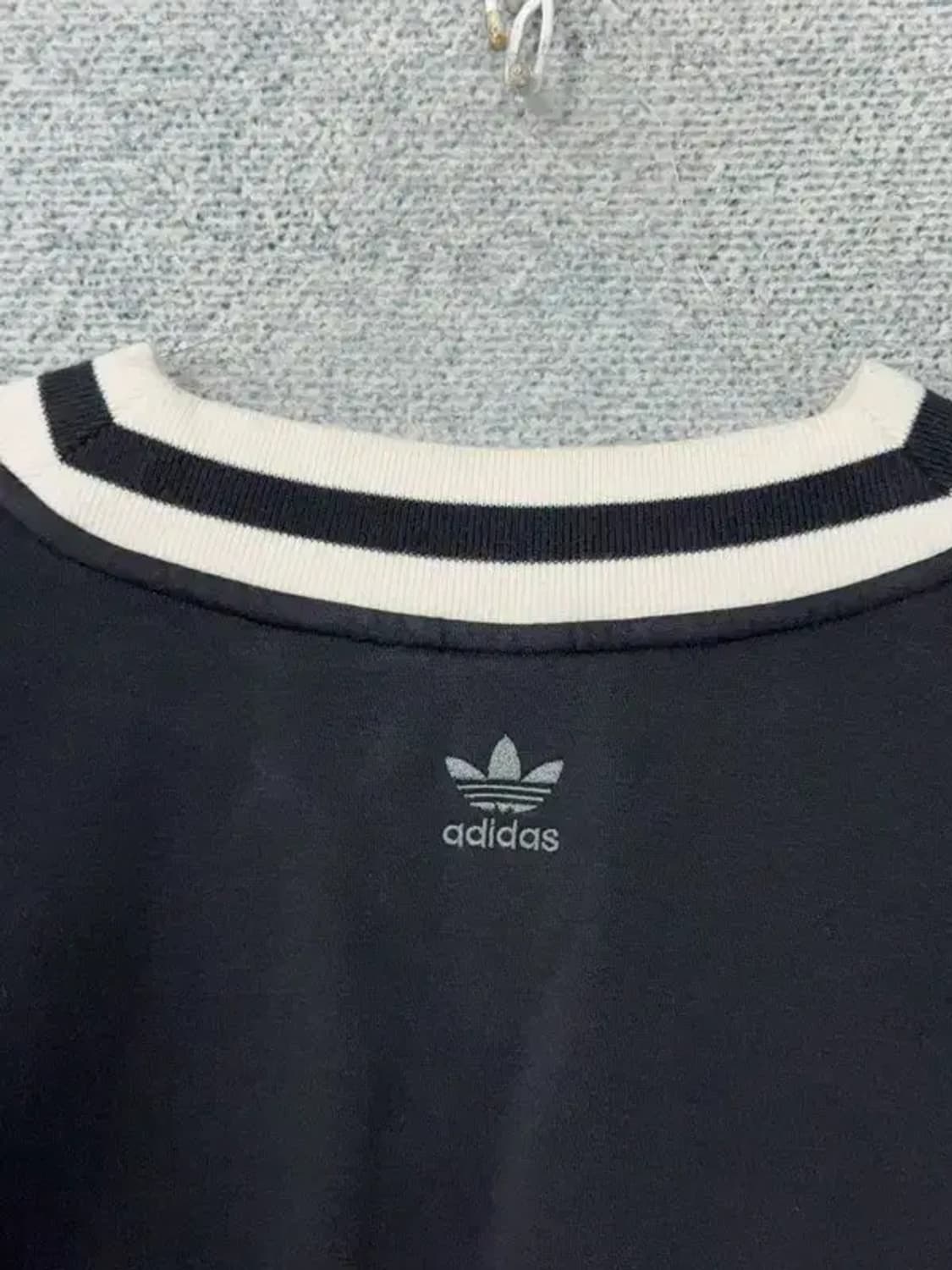 아디다스 프린팅 빅로고 블랙 브이넥 스웻셔츠 XS 상품이미지8