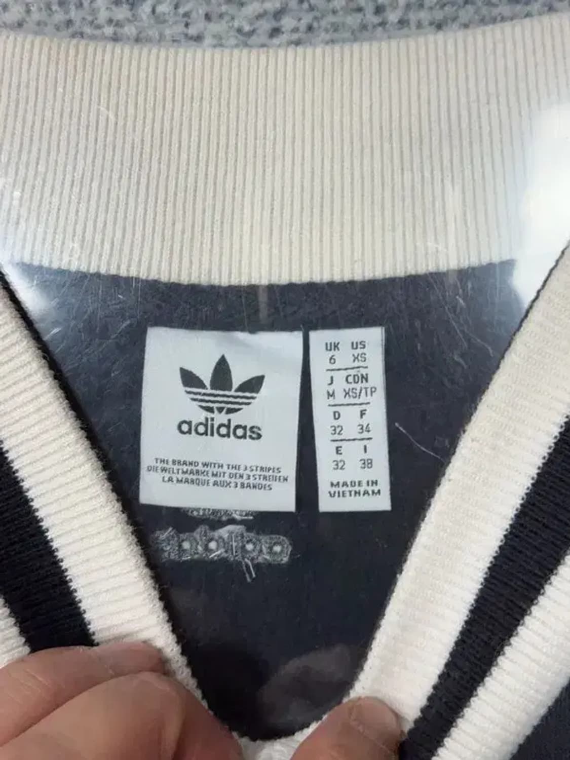 아디다스 프린팅 빅로고 블랙 브이넥 스웻셔츠 XS 상품이미지9