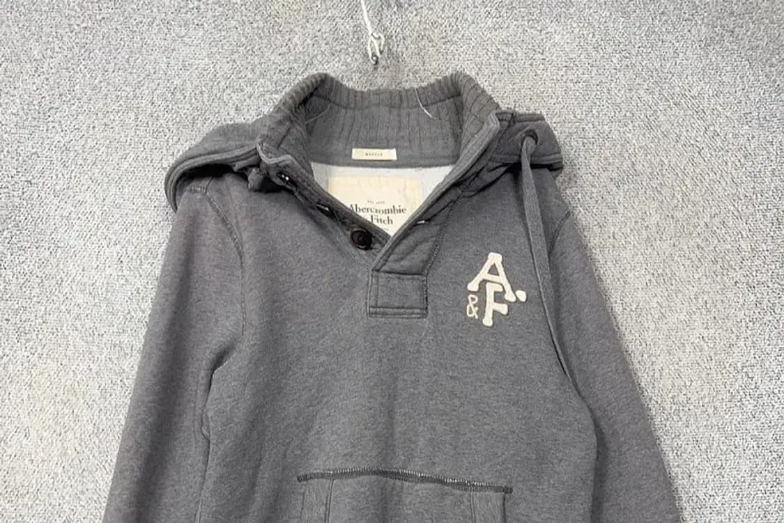 아베크롬비 그레이 버튼 자수 로고 Y2K 후드티 MEDIUM 상품이미지3