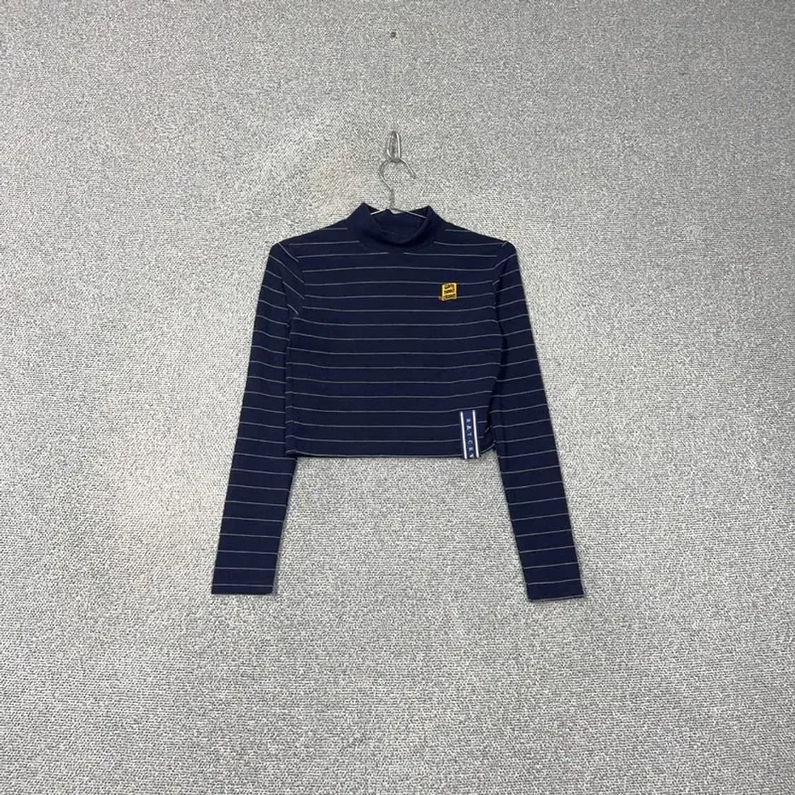 로맨틱크라운 로고 스트라이프 크롭 긴팔티 S 상품이미지1