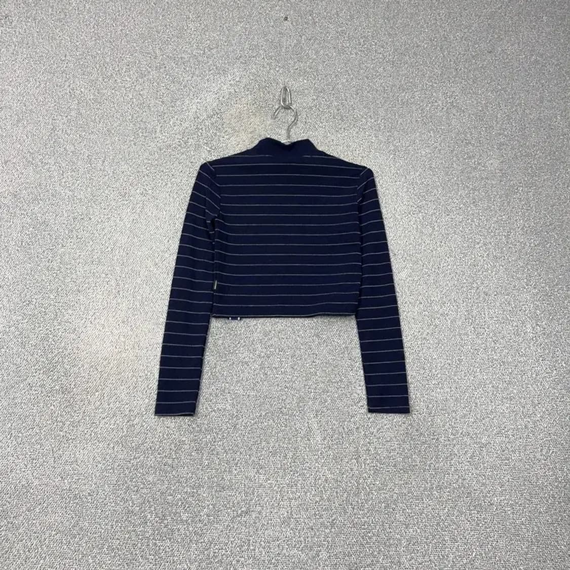 로맨틱크라운 로고 스트라이프 크롭 긴팔티 S 상품이미지2