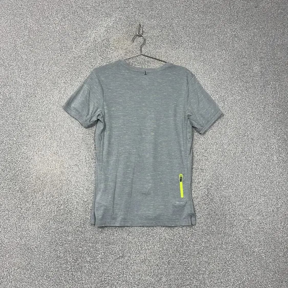 나이키 드라이핏 기능성 반팔티 M 상품이미지2