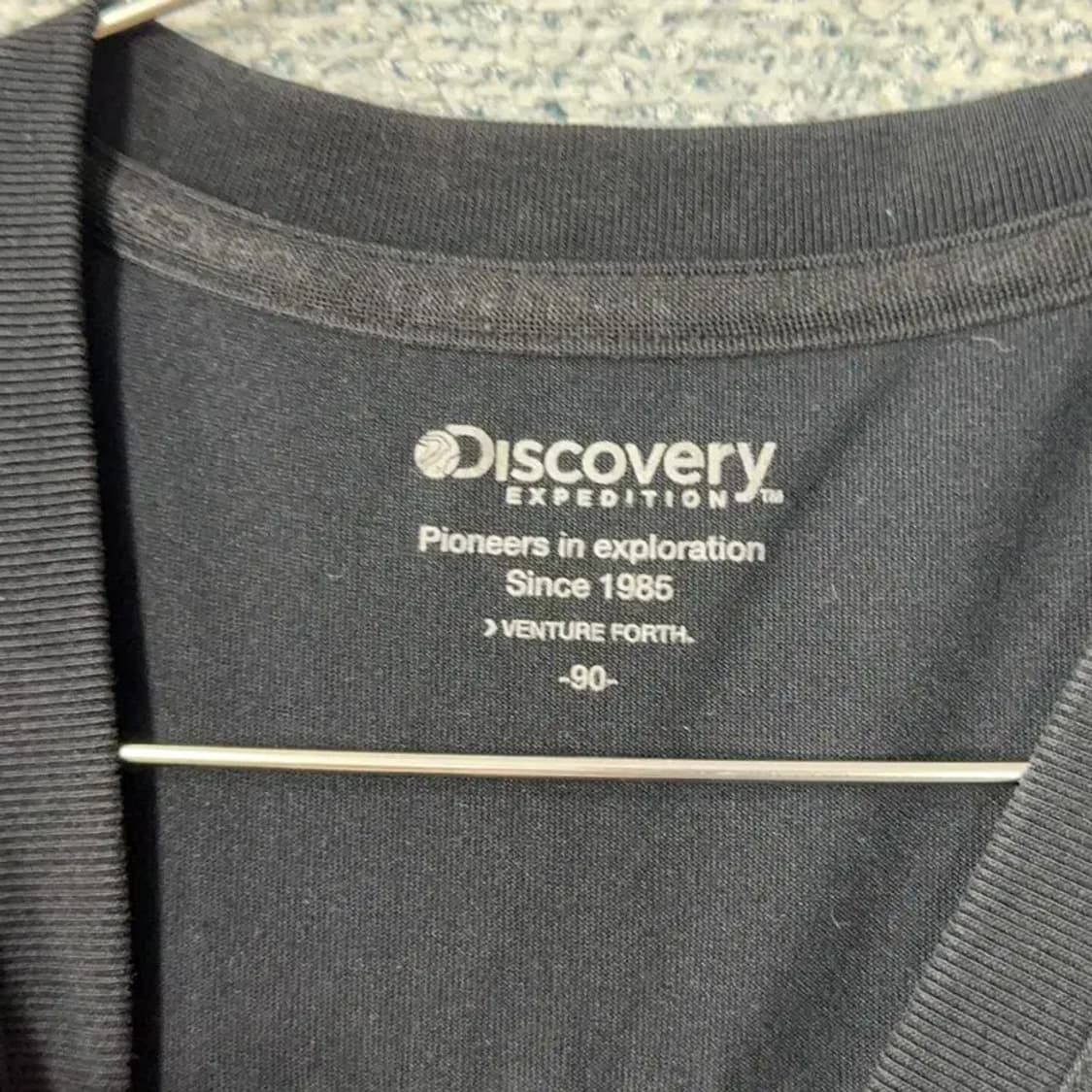 디스커버리 로고 브이넥 반팔티 90 상품이미지3