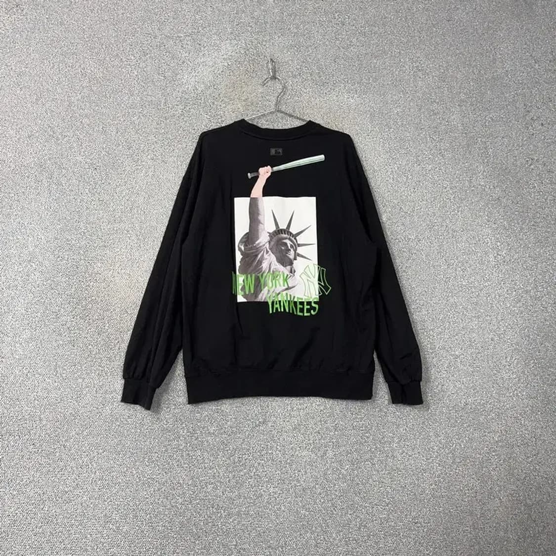 MLB 뉴욕양키즈 백프린팅 맨투맨 100 상품이미지1