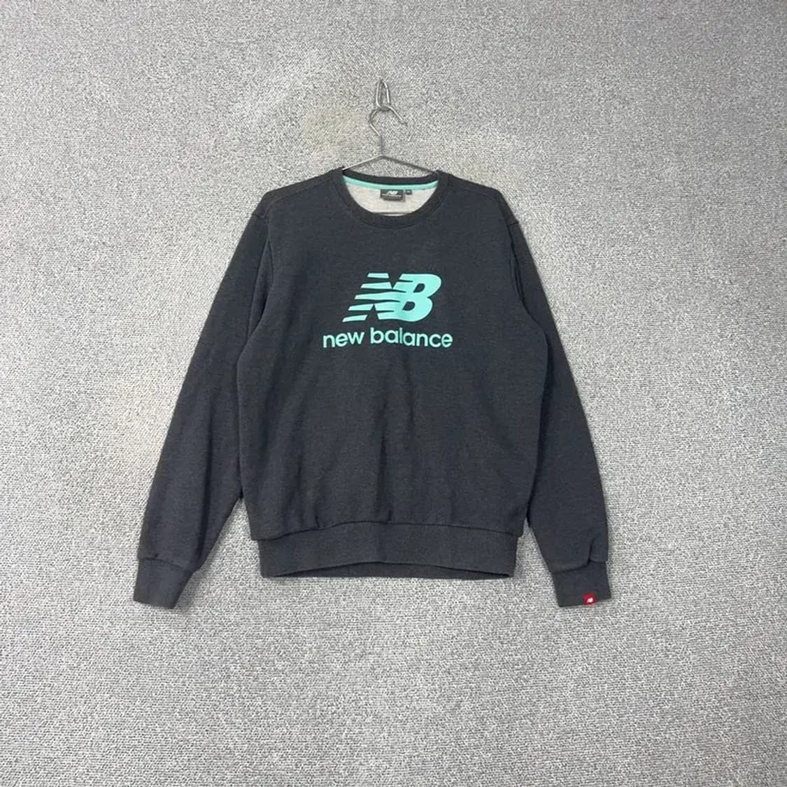 뉴발란스 민트 프린팅 그레이 맨투맨 100 상품이미지1