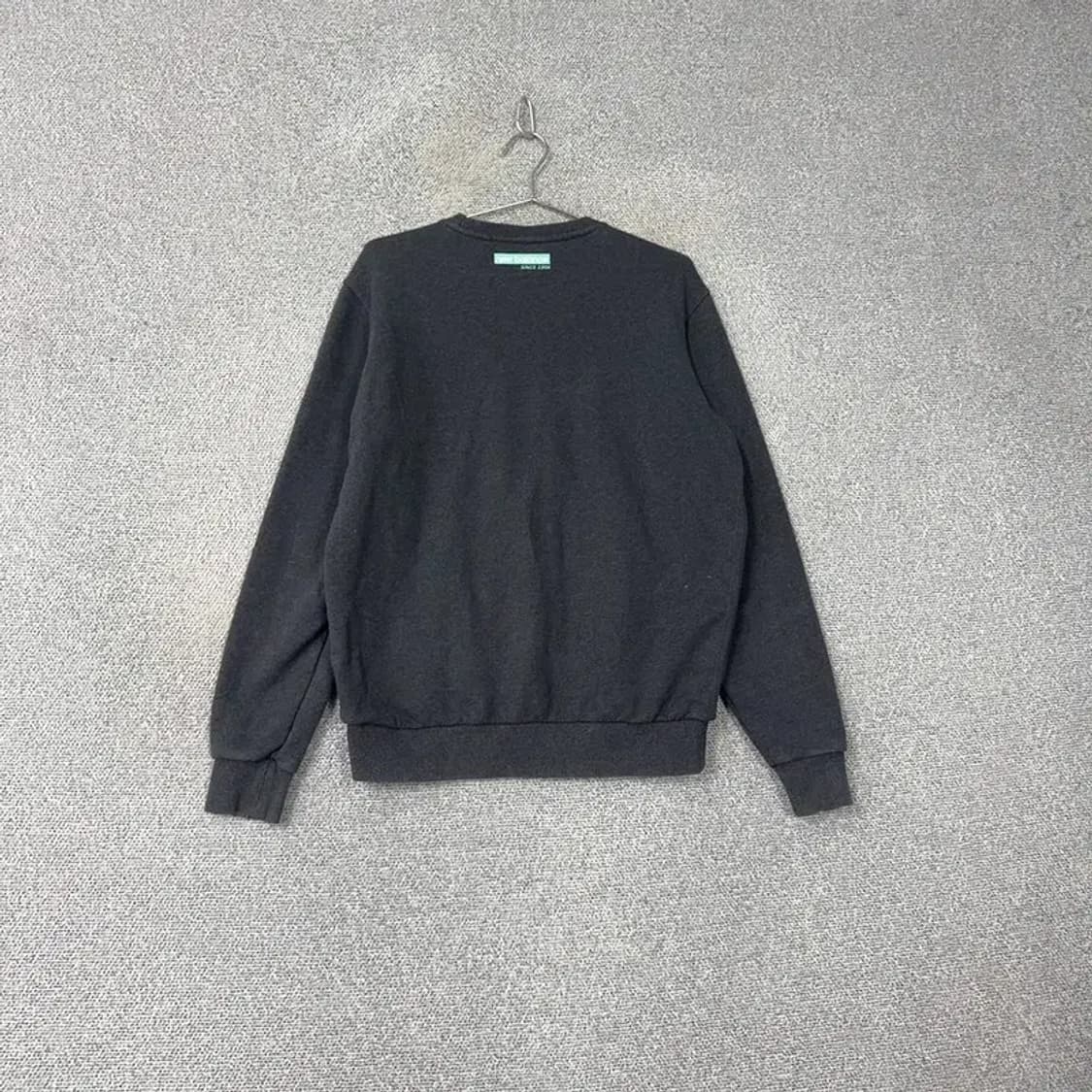 뉴발란스 민트 프린팅 그레이 맨투맨 100 상품이미지2