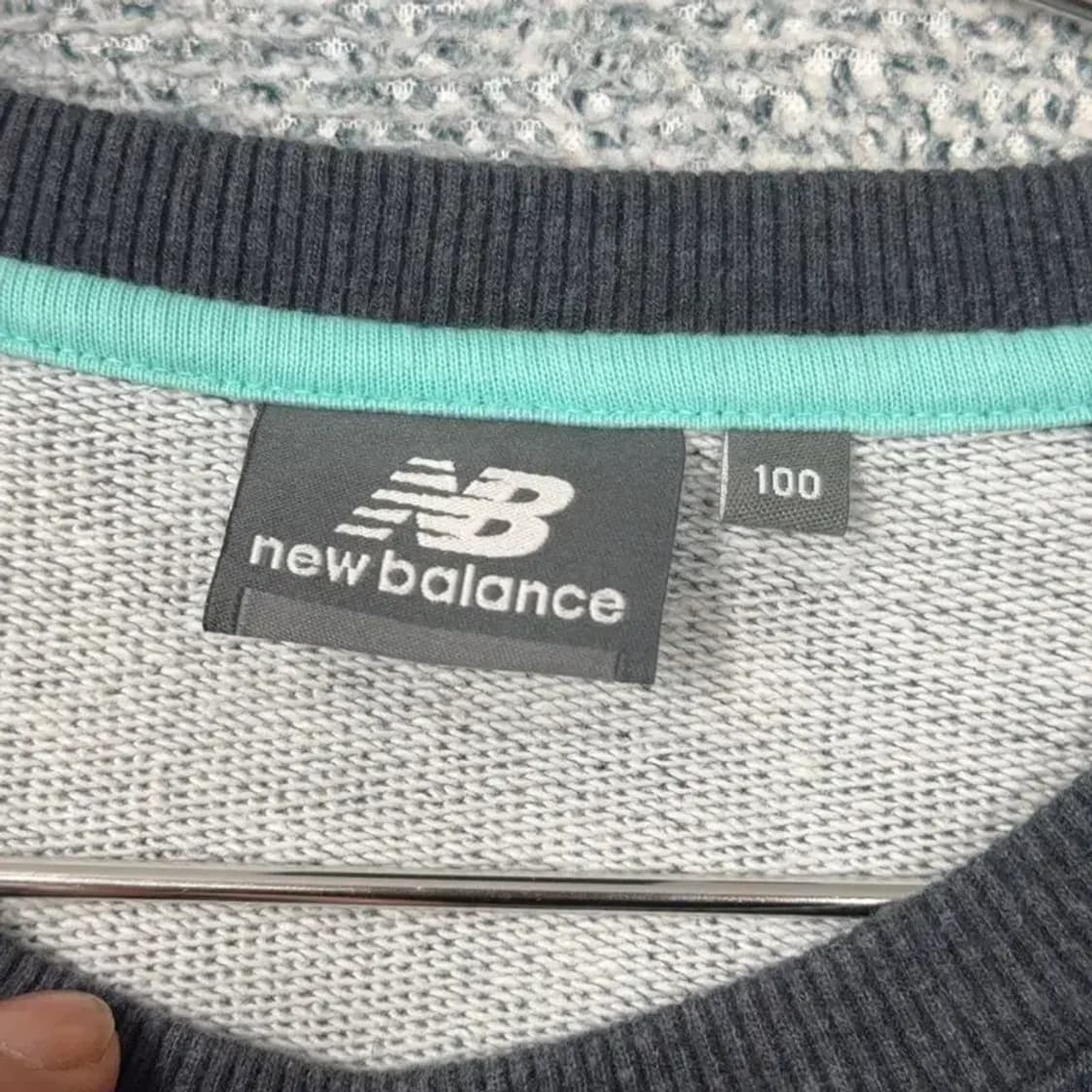 뉴발란스 민트 프린팅 그레이 맨투맨 100 상품이미지3
