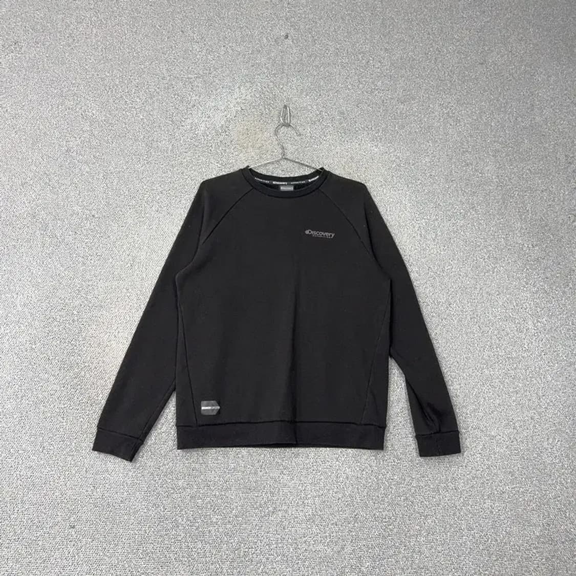 디스커버리 백프린팅 맨투맨 100 상품이미지1