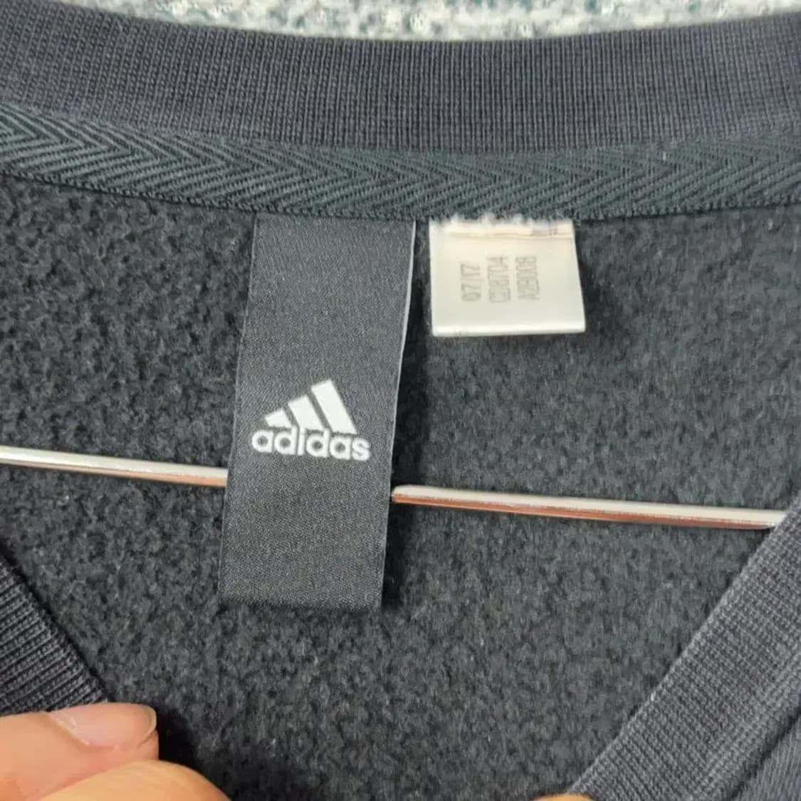 아디다스 삼각로고 올블랙 맨투맨 L 상품이미지3