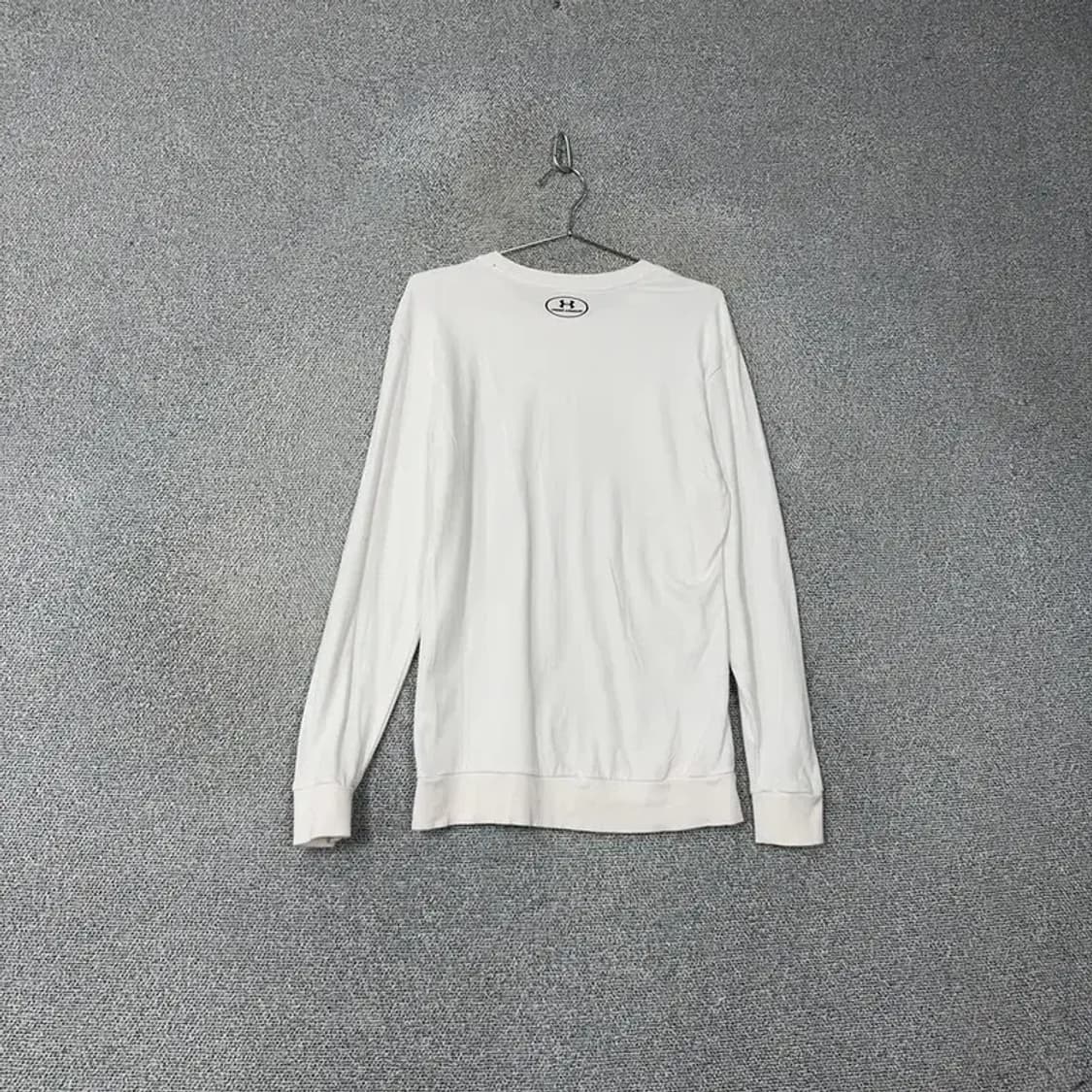 언더아머 프린팅 화이트 긴팔티 M 상품이미지2