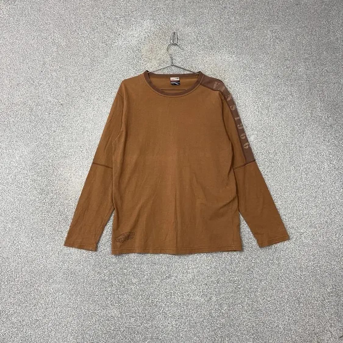 반스 빈티지 Y2K 사이드라인 브라운 슬리브 긴팔티 상품이미지1
