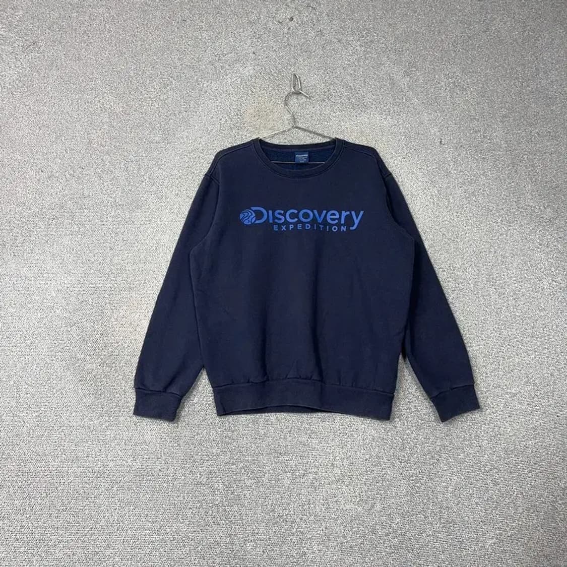 디스커버리 프린팅 로고 네이비 맨투맨 95 상품이미지1