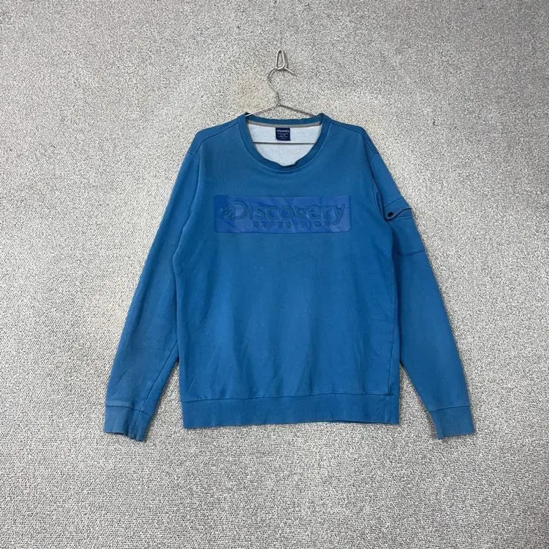 디스커버리 스펠 로고 완장 빈티지 블루 맨투맨 100 상품이미지1