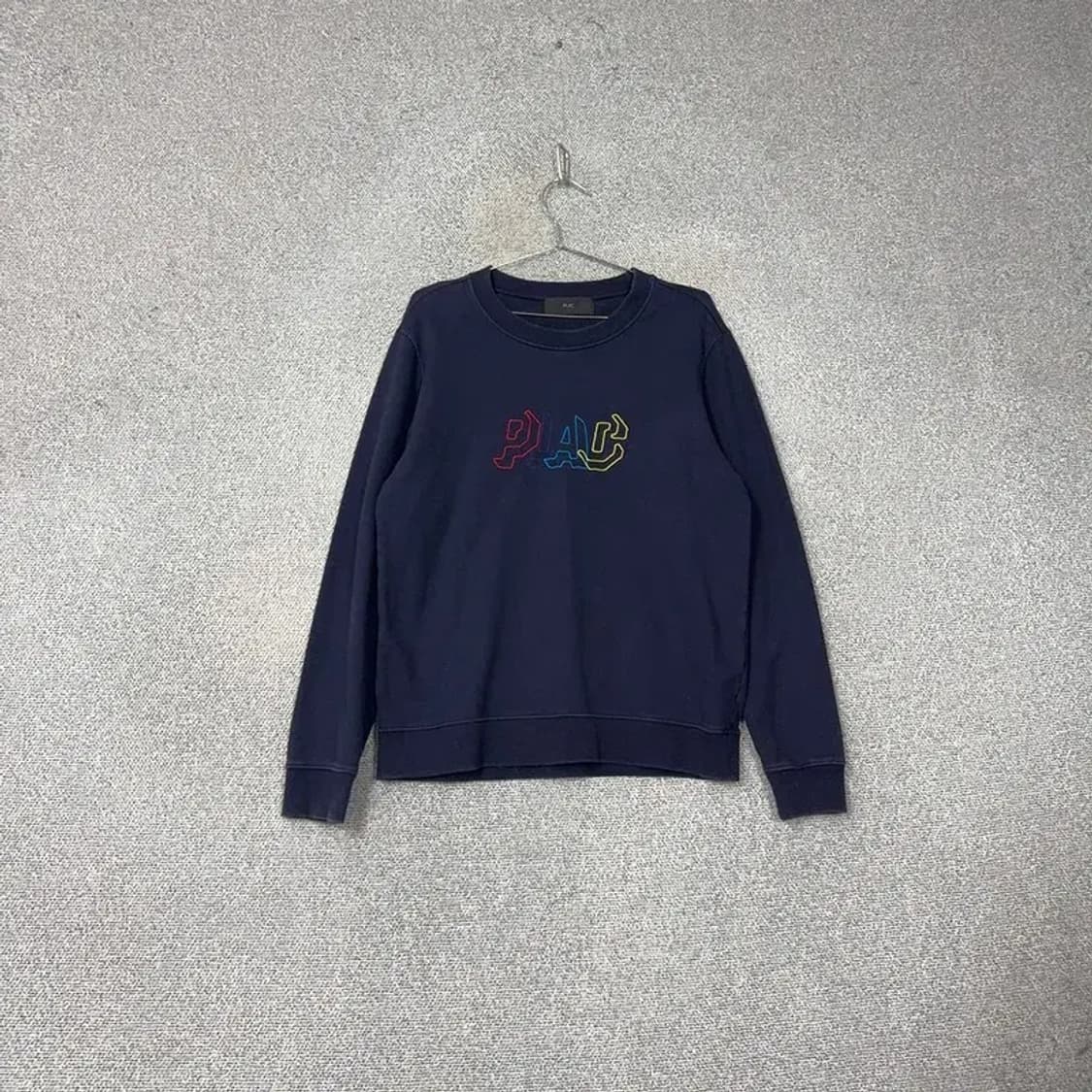 플랙 캐주얼 스펠로고 네이비 맨투맨 105 상품이미지1