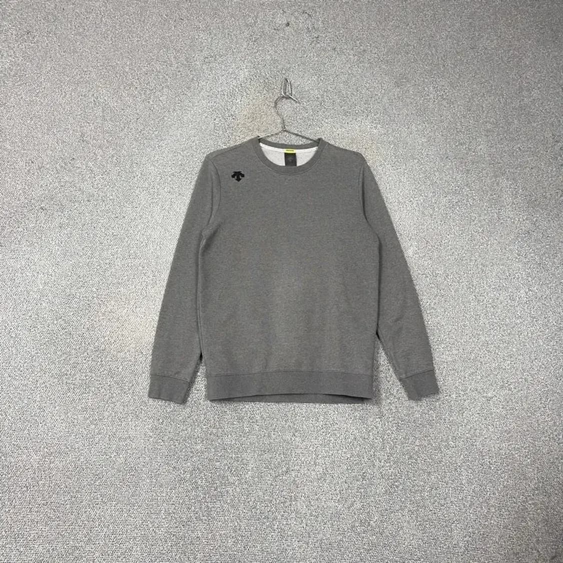 데상트 남성 로고 캐주얼 그레이 맨투맨 M 상품이미지1