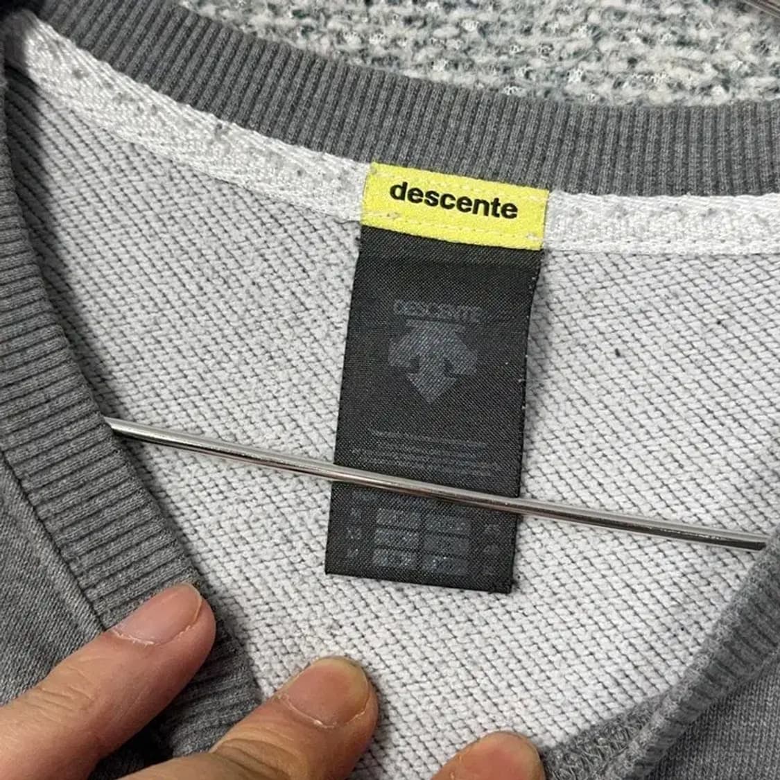 데상트 남성 로고 캐주얼 그레이 맨투맨 M 상품이미지3