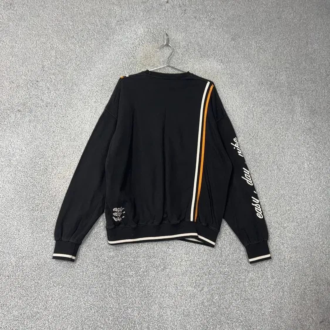 로맨틱크라운 캐주얼 블랙 맨투맨 L 상품이미지2