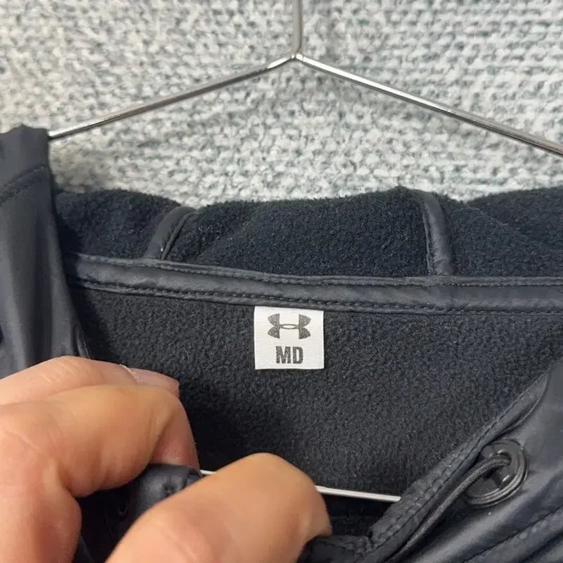 언더아머 기능성 로고 블랙 후드집업 M 상품이미지3