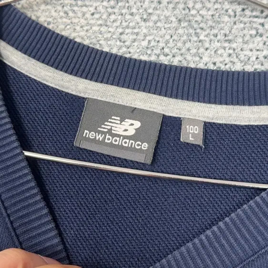 뉴발란스 프린팅 로고 네이비 맨투맨 L 상품이미지3