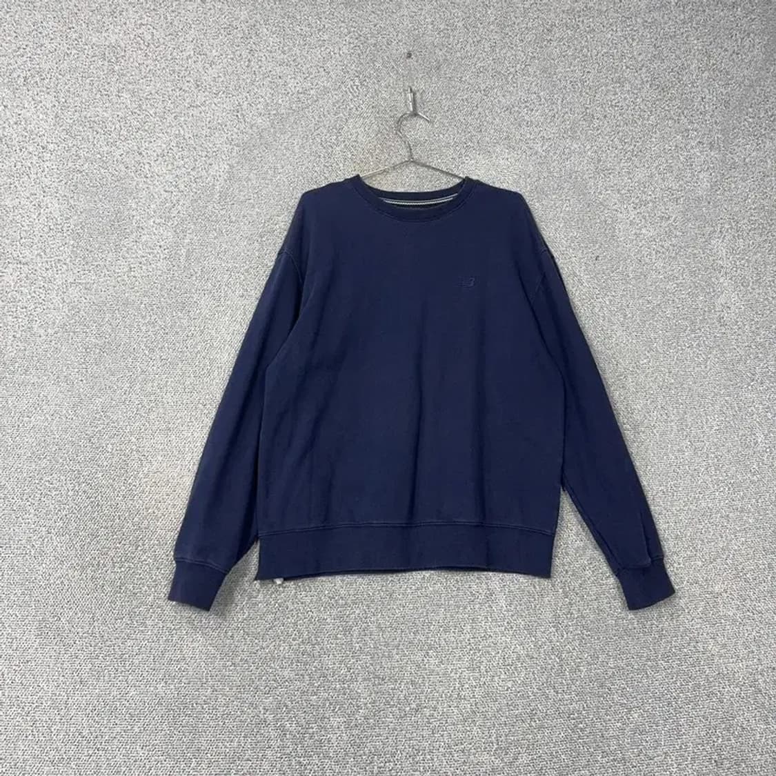 뉴발란스 로고 네이비 맨투맨 M 상품이미지1