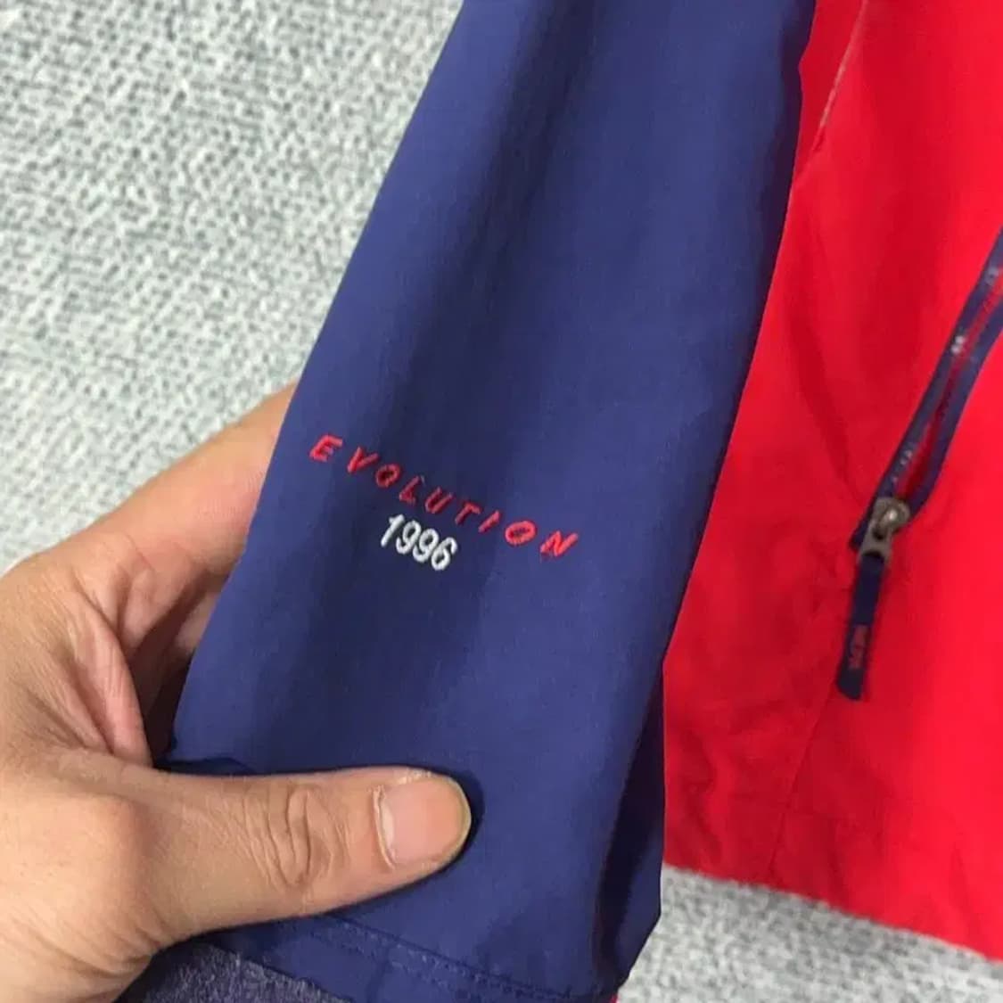 네파 레드 로고 기능성 운동 등산 여성 바람막이 85 상품이미지3