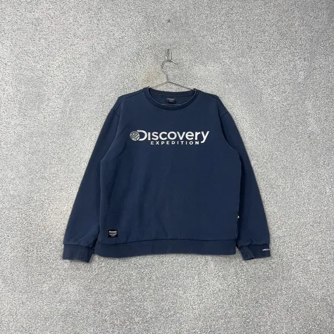 디스커버리 프린팅 로고 남성 네이비 캐주얼 맨투맨 105 상품이미지1