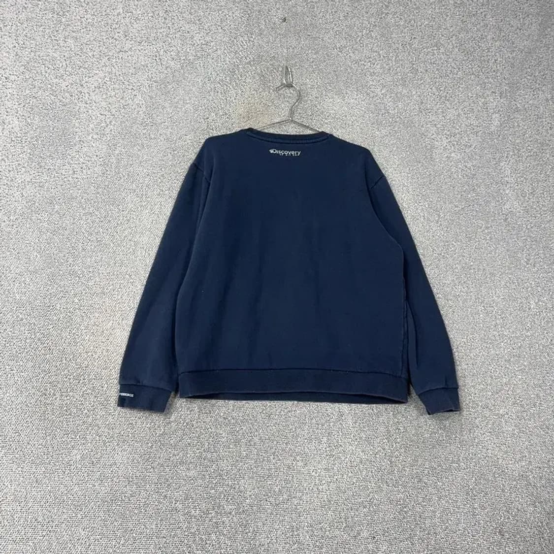 디스커버리 프린팅 로고 남성 네이비 캐주얼 맨투맨 105 상품이미지2