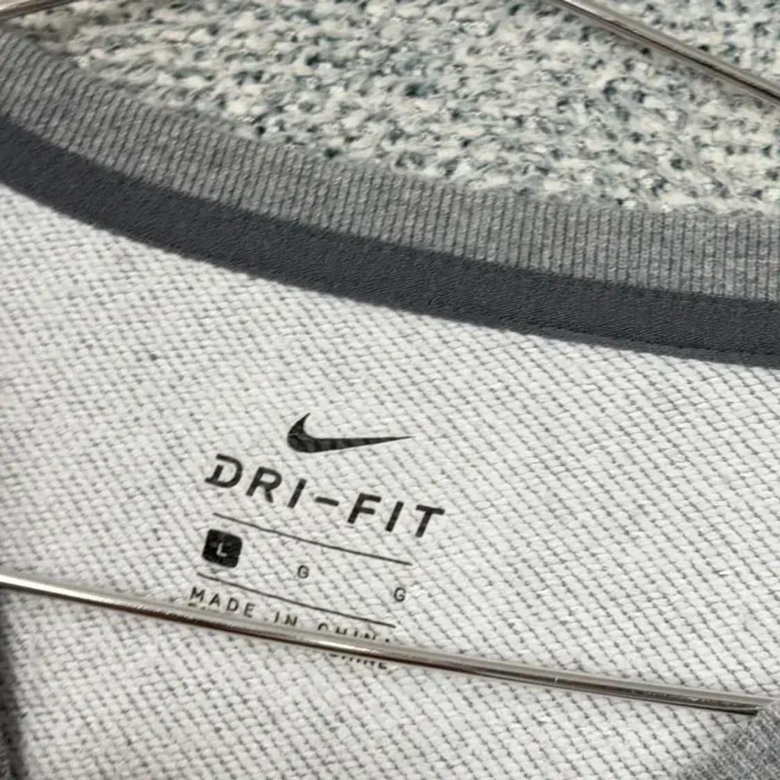 나이키 드라이핏 하단 로고 라인 여성 기능성 맨투맨 L 상품이미지3