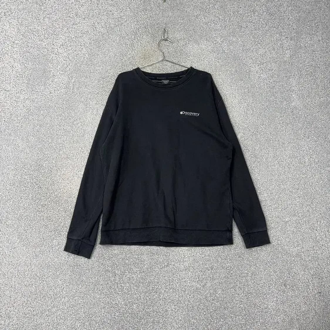 디스커버리 블랙 스펠 로고 오버핏 롱 슬리브 긴팔티 110 상품이미지1