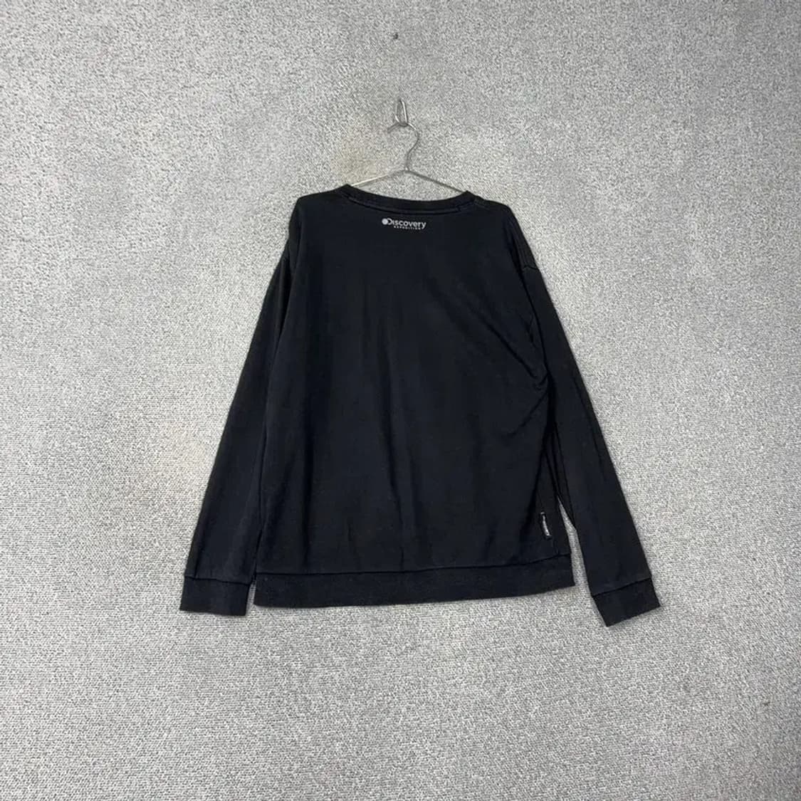 디스커버리 블랙 스펠 로고 오버핏 롱 슬리브 긴팔티 110 상품이미지2