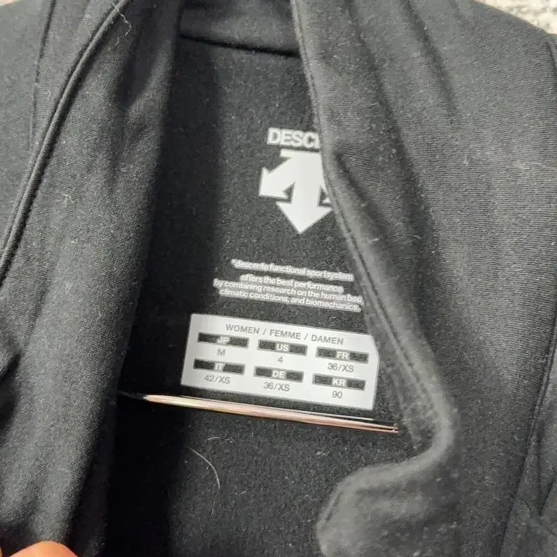 데상트 로고 여성 기능성 운동 반집업 긴팔티 M 상품이미지3