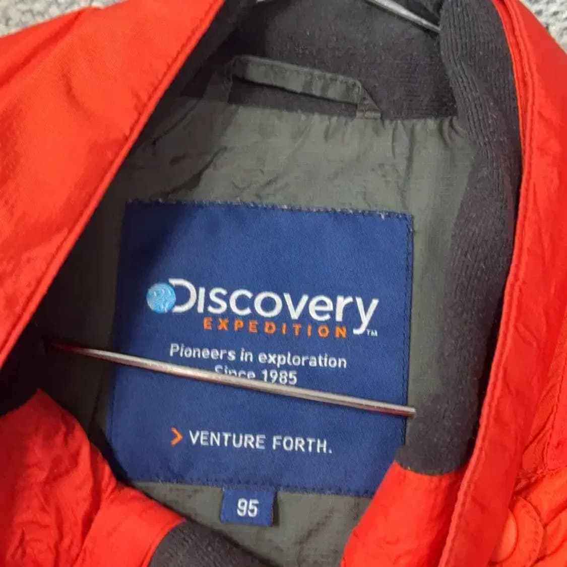 디스커버리 멀티컬러 로고 기능성 운동 바람막이 95 상품이미지3