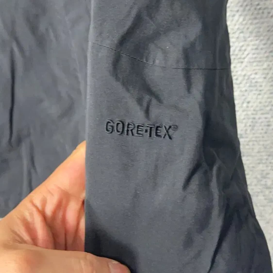 노스페이스 여성 로고 고어텍스 올블랙 바람막이 85 상품이미지3