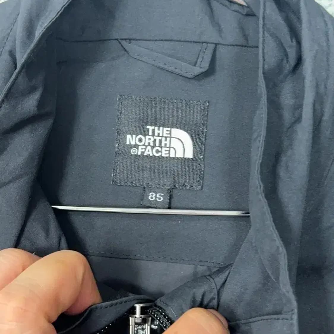 노스페이스 여성 로고 고어텍스 올블랙 바람막이 85 상품이미지4