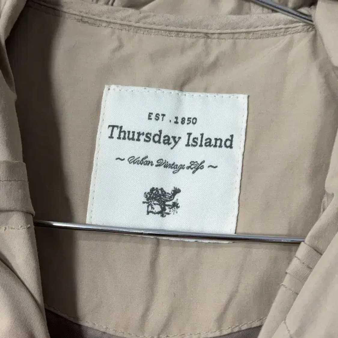 써스데이아일랜드 베이지 여성 빈티지 피쉬테일 코트 야상 상품이미지5