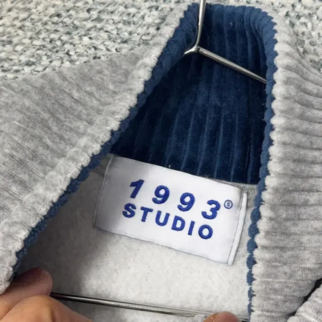 1993스튜디오 폴라넥 그레이 맨투맨 FREE 상품이미지3