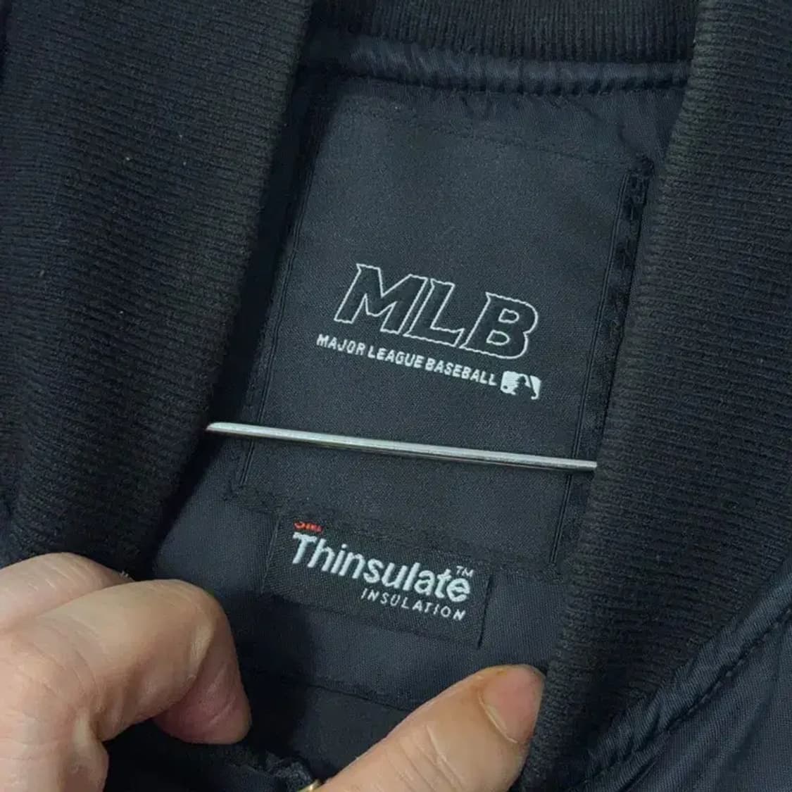 MLB 뉴욕양키즈 신슐에이트 블랙 MA-1 100 상품이미지3