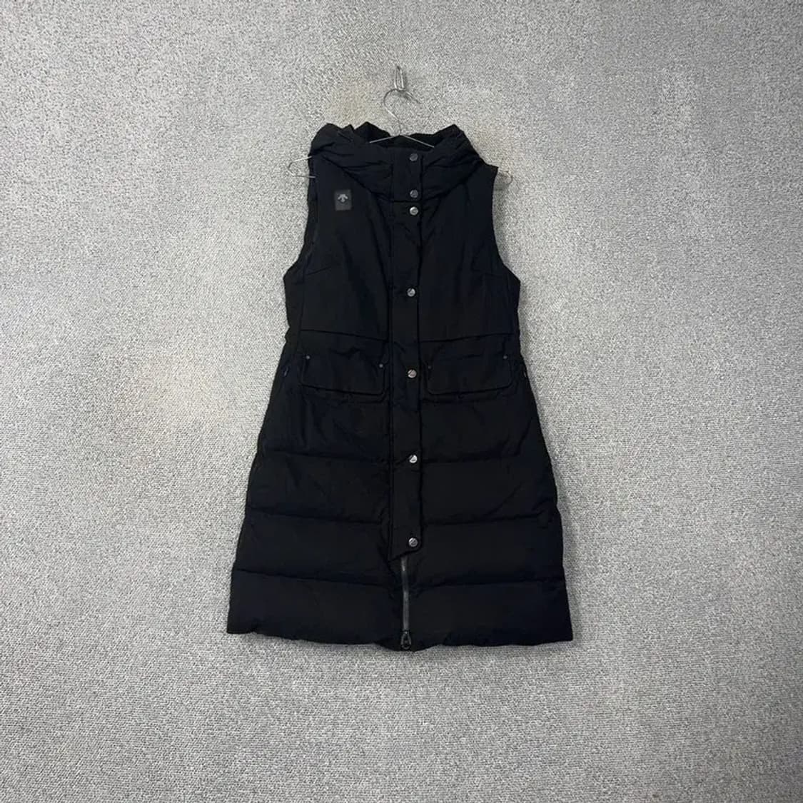 데상트 여성 로고 블랙 롱 패딩 조끼 S 상품이미지1