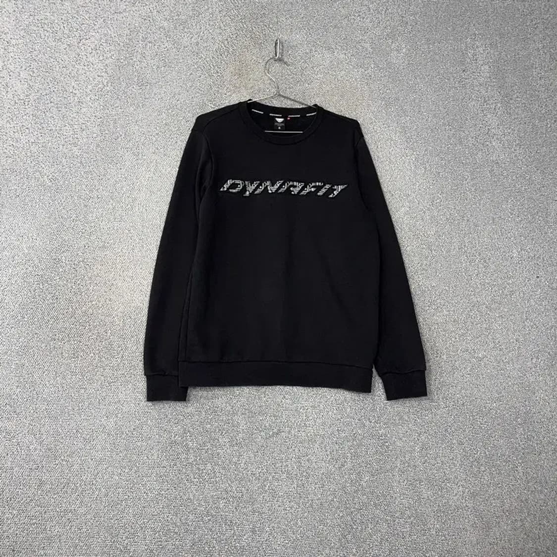 다이나핏 스펠 로고 블랙 맨투맨 95 상품이미지1