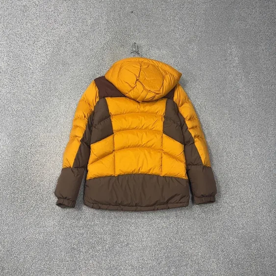 콜롬비아 옐로우 로고 구스다운 패딩 점퍼 M 상품이미지2