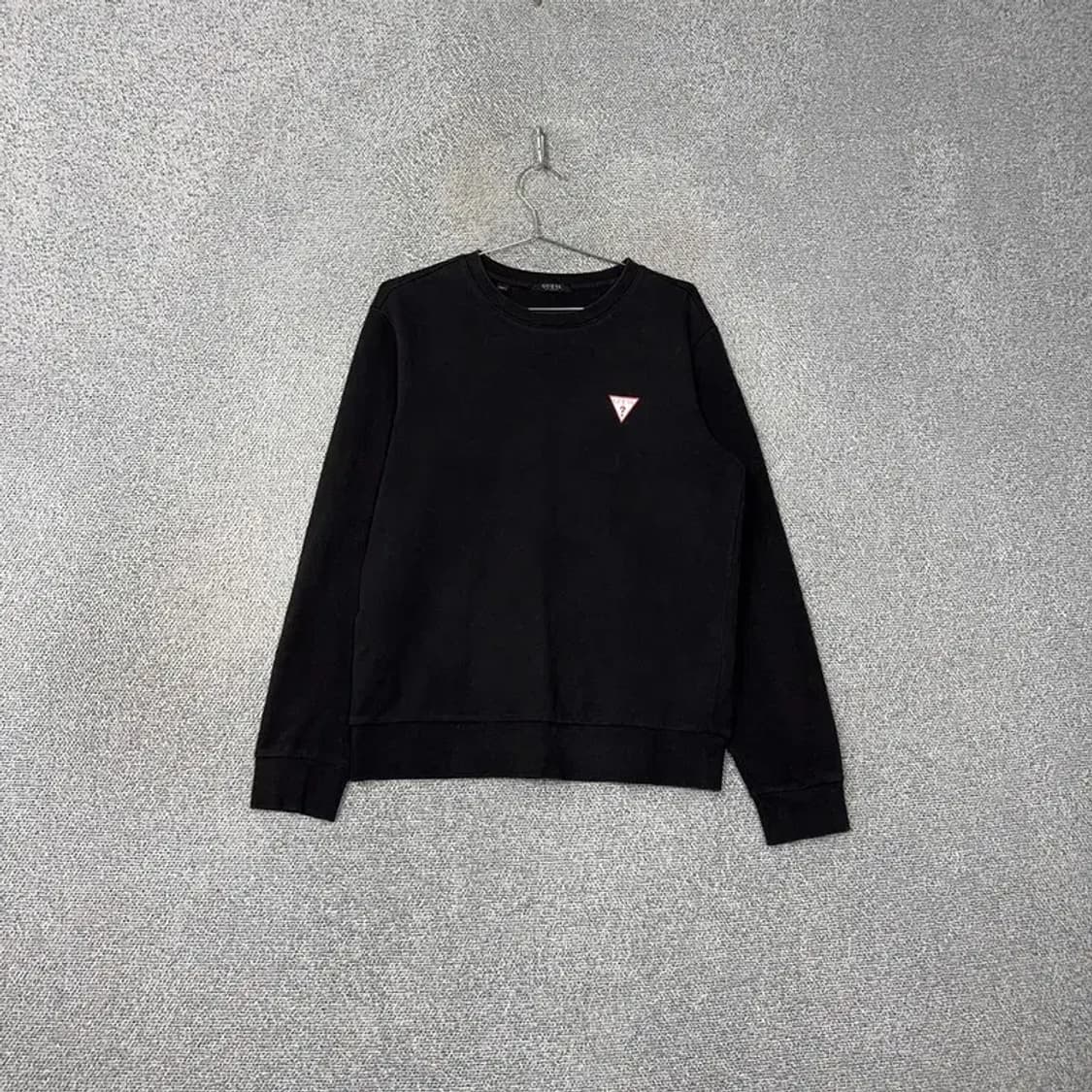 게스 삼각 로고 블랙 맨투맨 M 상품이미지1