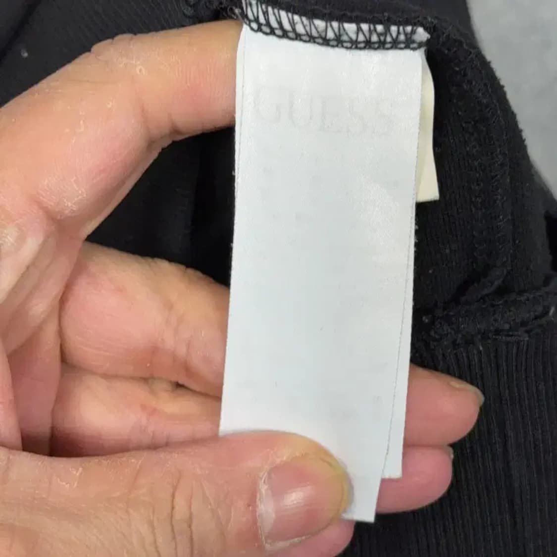 게스 삼각 로고 블랙 맨투맨 M 상품이미지4