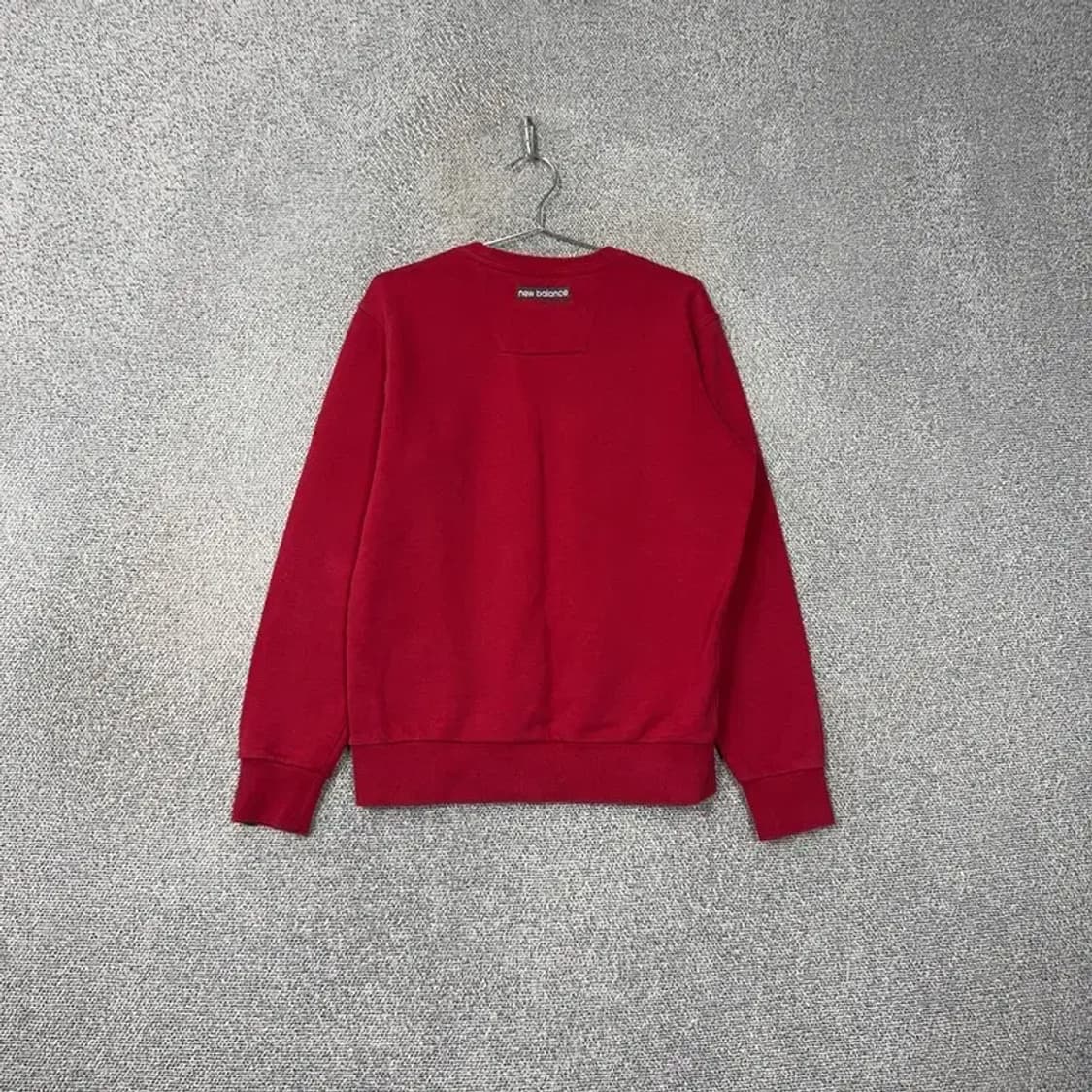 뉴발란스 프린팅 레드 맨투맨 95 상품이미지2