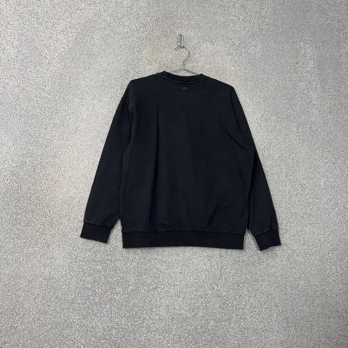 뉴발란스 로고 프린팅 블랙 맨투맨 95 상품이미지2