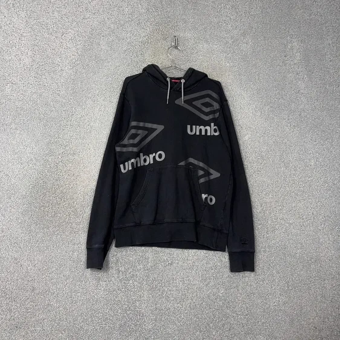 엄브로 멀티 로고 프린팅 블랙 후드티 XL 상품이미지1