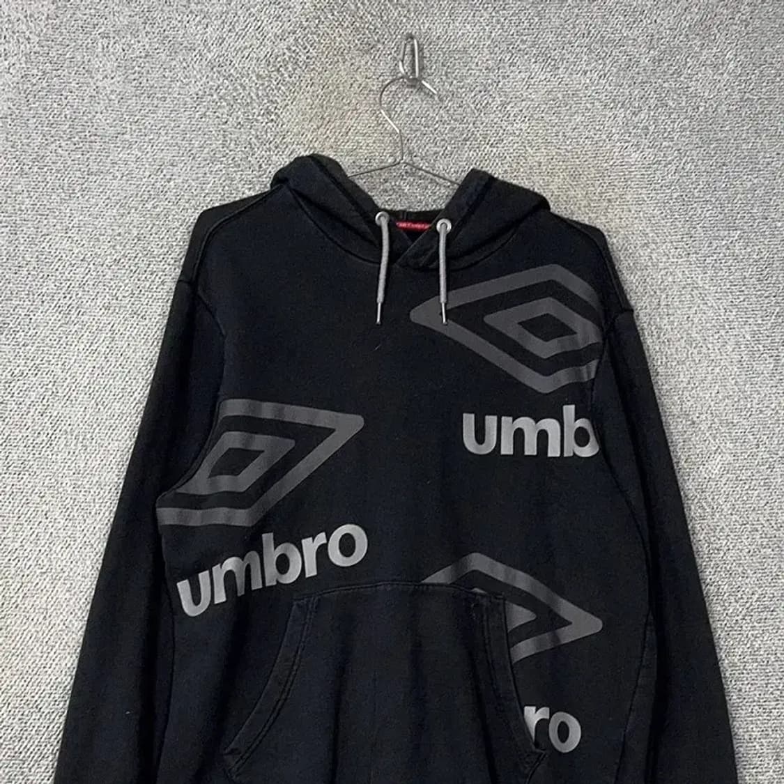 엄브로 멀티 로고 프린팅 블랙 후드티 XL 상품이미지3