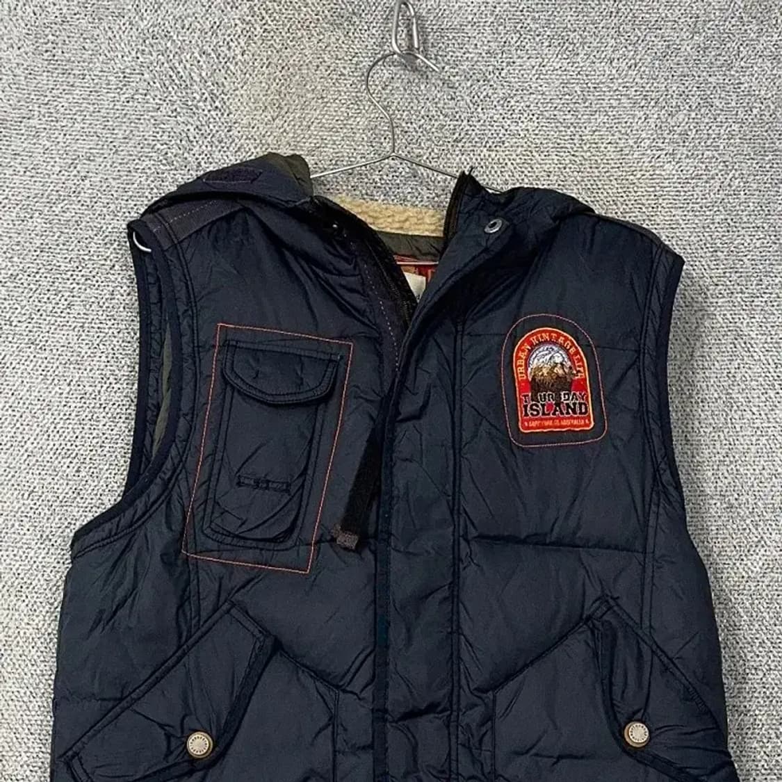 써스데이아일랜드 패치로고 네이비 패딩 조끼 105 상품이미지3