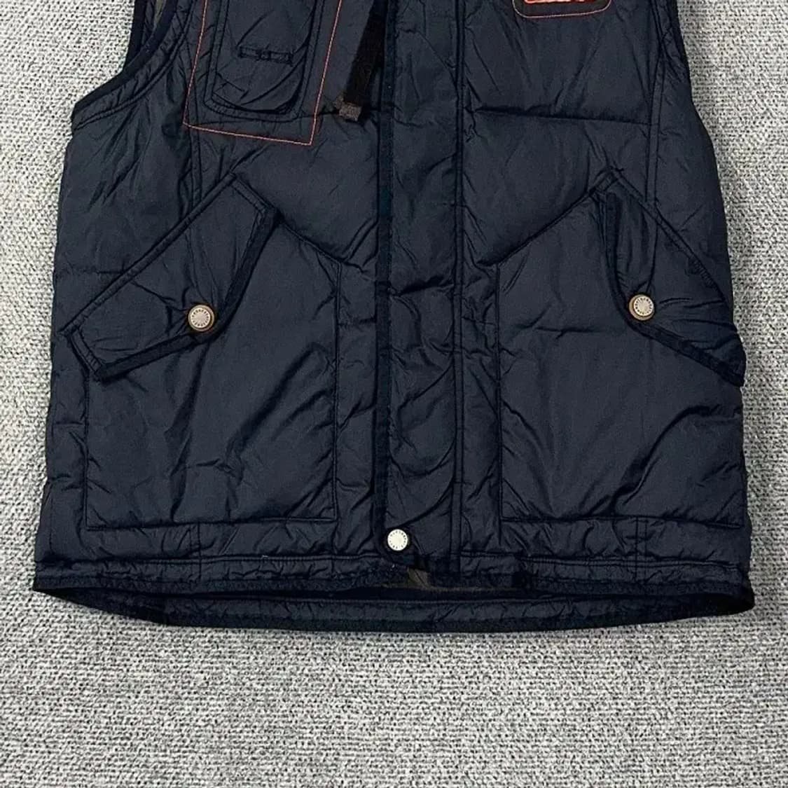 써스데이아일랜드 패치로고 네이비 패딩 조끼 105 상품이미지4