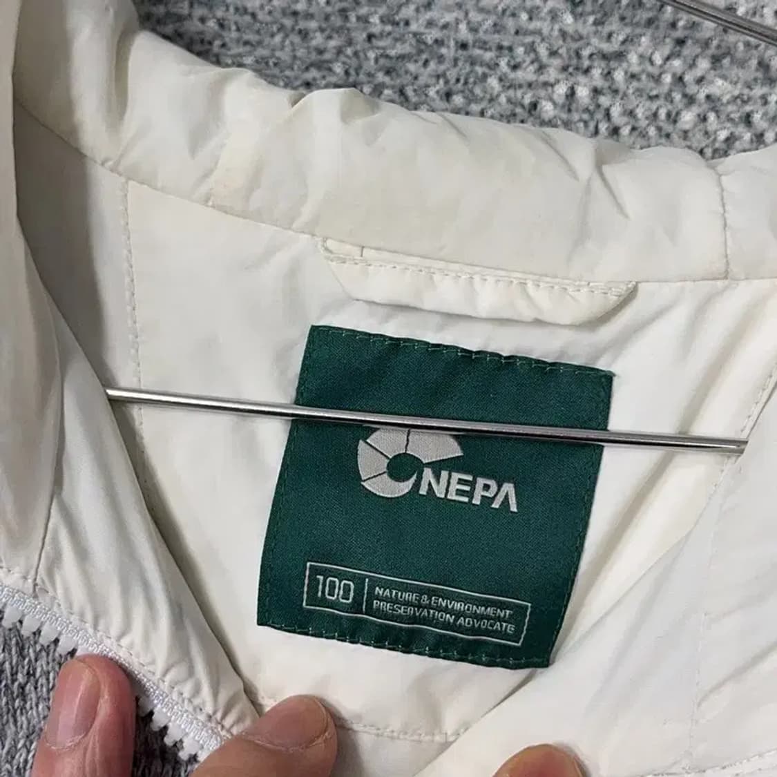 네파 패치 로고 라이트 그레이 패딩 조끼 M 상품이미지5